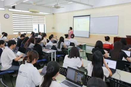 Sinh viên Trường đại học Khoa học xã hội và Nhân văn, Đại học Quốc gia Thành phố Hồ Chí Minh trong giờ học.
