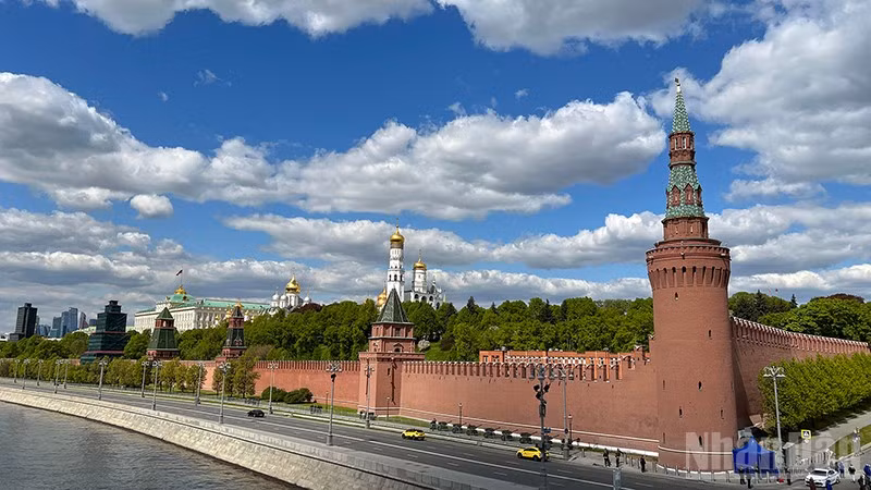 Khuôn viên Điện Kremlin tại thủ đô Moskva. (Ảnh: XUÂN HƯNG)