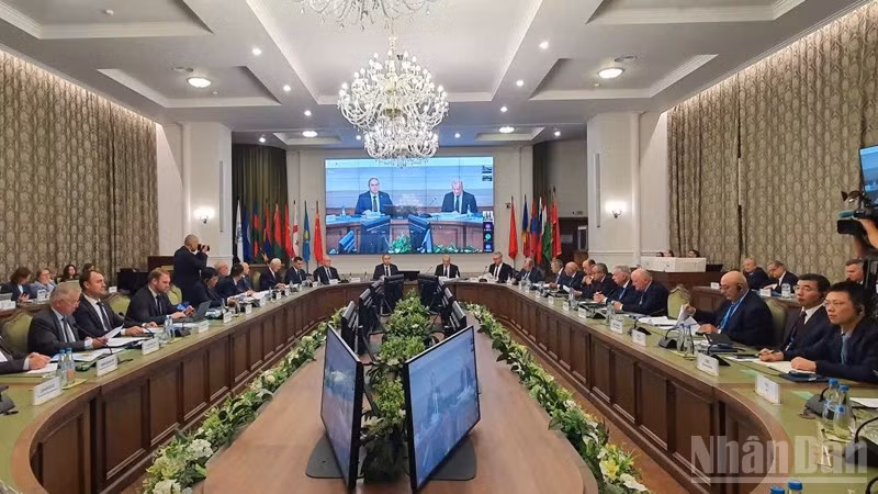 Toàn cảnh Phiên họp.