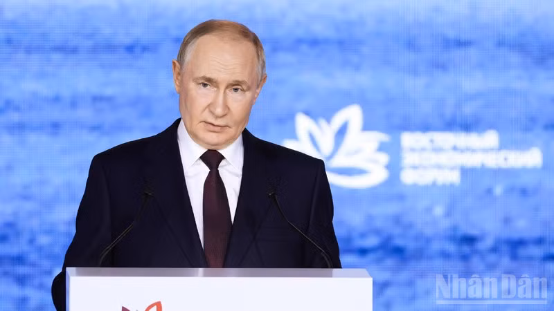 Tổng thống Nga Vladimir Putin phát biểu tại Phiên toàn thể Diễn đàn Kinh tế phương Đông 2025.