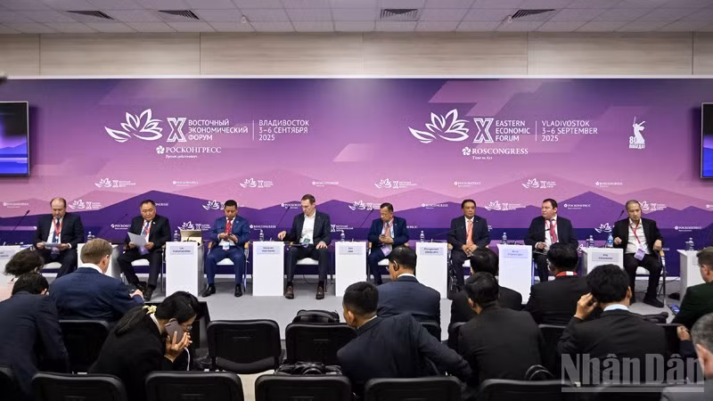 Các chuyên gia tham dự Đối thoại kinh doanh Nga-ASEAN. 