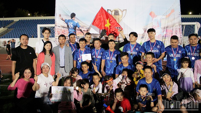 Đội Trung tâm thương mại Hà Nội giành chức vô địch.