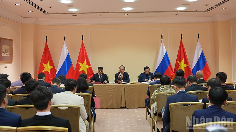 Hội nghị tổng kết hoạt động năm 2025 và triển khai phương hướng nhiệm vụ năm 2026 của Liên hiệp các tổ chức người Việt Nam tại Liên bang Nga. (Ảnh: XUÂN HƯNG)