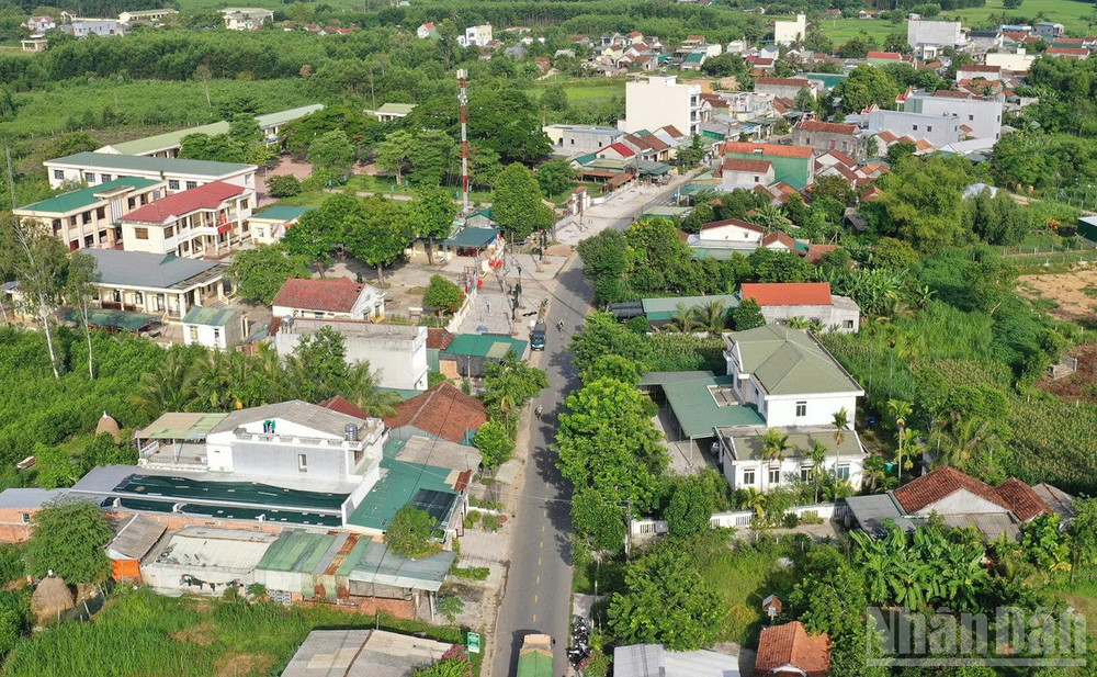 Hệ thống đường giao thông chính trên địa bàn xã Ba Gia kết nối với hệ thống giao thông cấp quốc gia, cấp tỉnh đáp ứng nhu cầu đi lại, giao thương hàng hóa, tạo diện mạo mới cho nông thôn mới. ndo_br_gen-h-2.jpg
