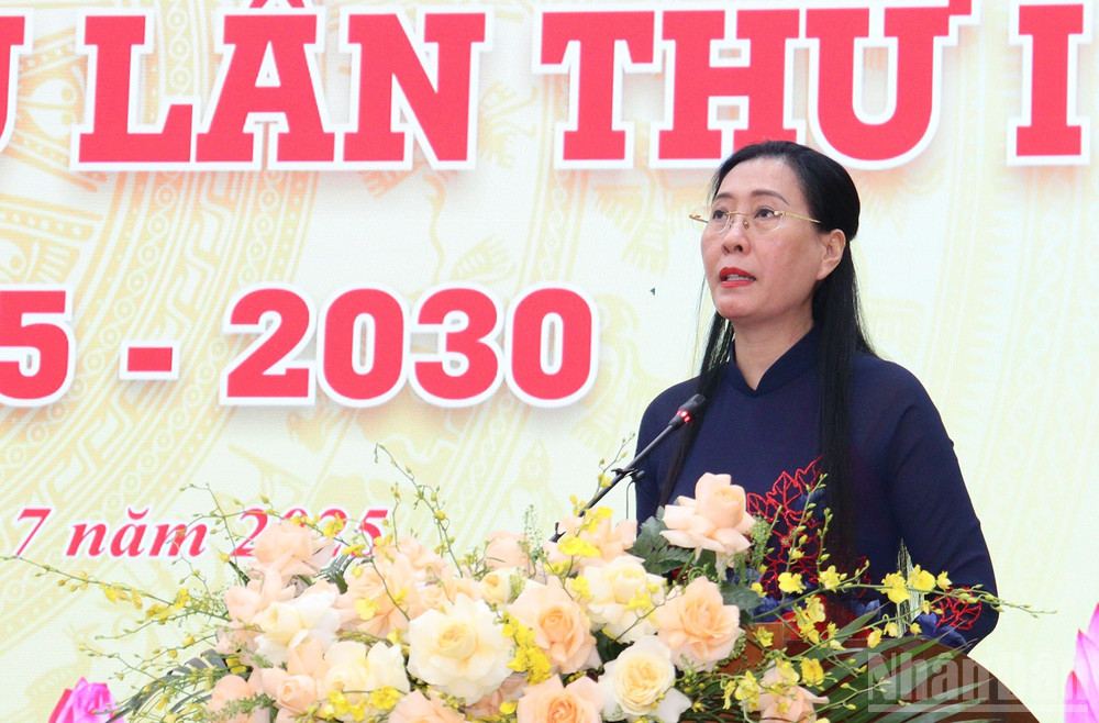 Đồng chí Bùi Thị Quỳnh Vân, Ủy viên Trung ương Đảng, Bí thư Tỉnh ủy Quảng Ngãi phát biểu chỉ đạo Đại hội. ndo_br_img-1296.jpg