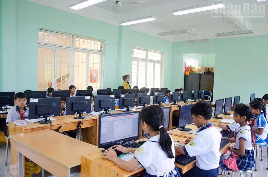 Con em cán bộ tỉnh Kon Tum về tỉnh Quảng Ngãi (mới) công tác sẽ được tạo mọi thuận lợi trong việc học tập.