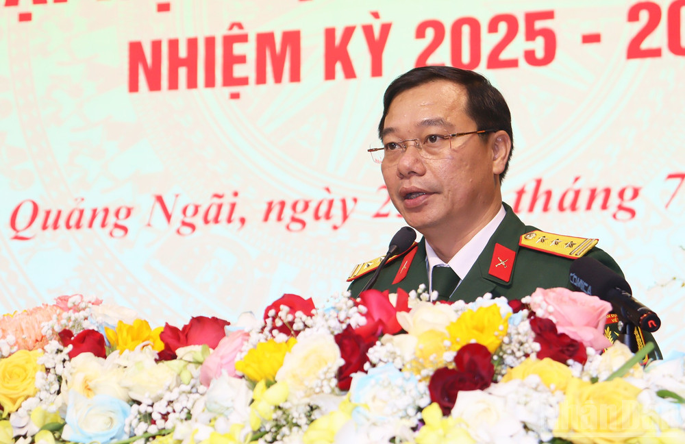 Thượng tá Trần Thế Phan, Phó Bí thư Đảng ủy, Chỉ huy trưởng Bộ Chỉ huy Quân sự tỉnh Quảng Ngãi phát biểu tại đại hội. ndo_br_img-0309.jpg