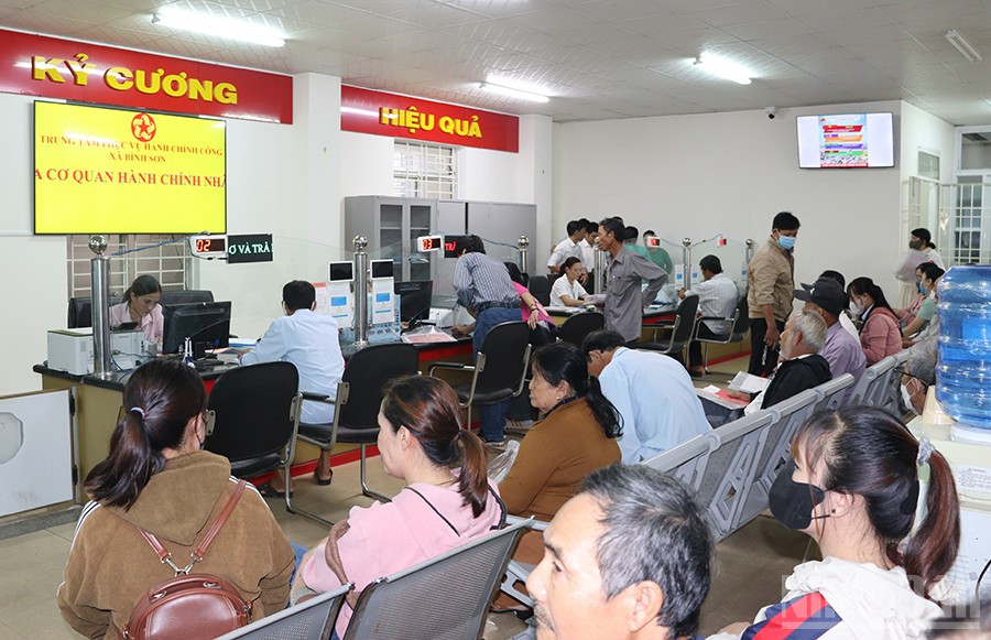 Trong giải quyết công việc hành chính, đội ngũ cán bộ, công chức các cấp cần thực hiện đúng tinh thần “Làm hết việc, không phải làm hết giờ làm việc". ndo_br_img-9494.jpg
