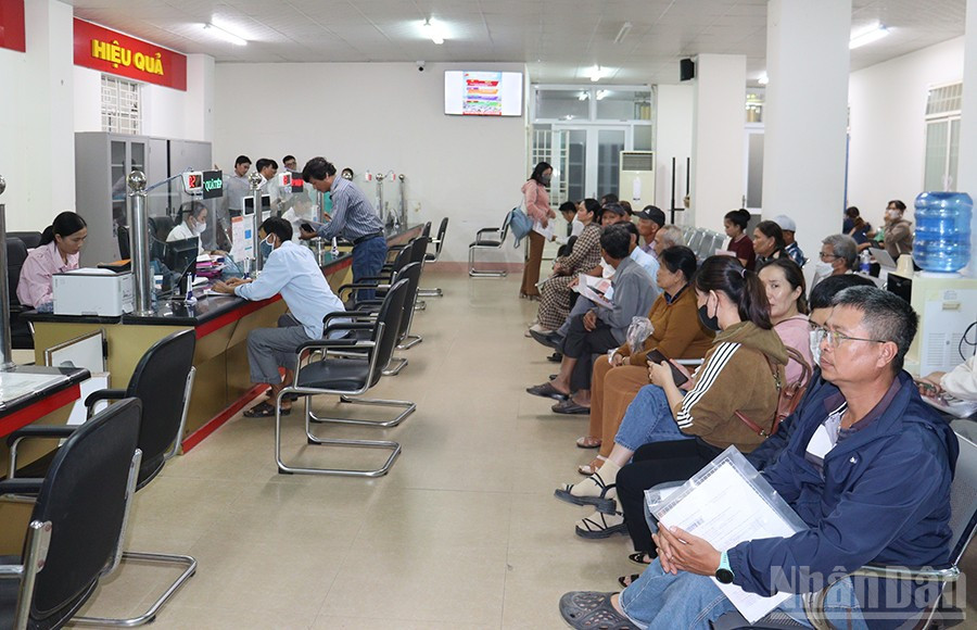 Các Trung tâm Phục vụ hành chính công trên địa bàn Quảng Ngãi hoạt động thông suốt và hiệu quả. ndo_br_img-9491.jpg