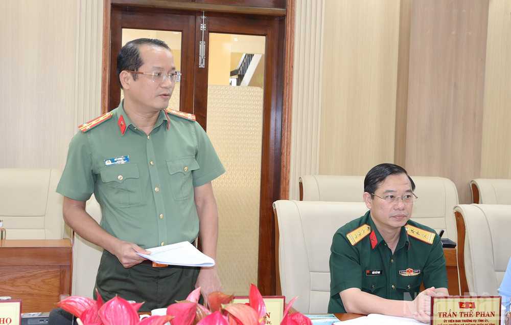 Đại tá Hồ Song Ân, Giám đốc Công an tỉnh Quảng Ngãi phát biểu tại buổi làm viêc. ndo_br_img-1353.jpg
