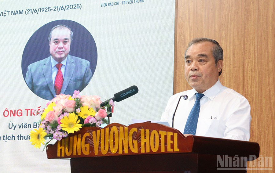 Phó Chủ tịch Thường trực Ủy ban nhân dân tỉnh Quảng Ngãi Trần Hoàng Tuấn phát biểu khai mạc Hội thảo. 