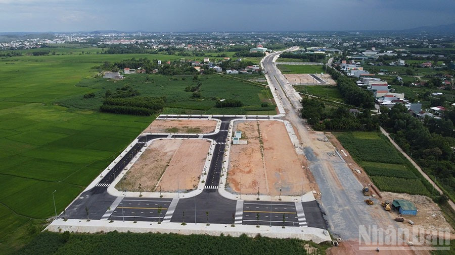 Quảng Ngãi quyết liệt công tác bồi thường, giải phóng mặt bằng, đẩy nhanh tiến độ thi công các dự án, công trình trọng điểm. ndo_br_da4.jpg