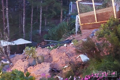 HIện trường vụ sạt lở bờ ta-luy khiến cả 2 tử vong.