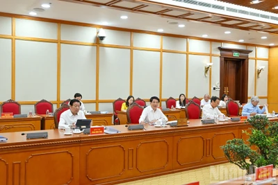 Chủ tịch nước Lương Cường và các đồng chí Bộ Chính trị, Ban Bí thư cùng các đại biểu tại cuộc làm việc với Ban Thường vụ Tỉnh ủy Cà Mau.