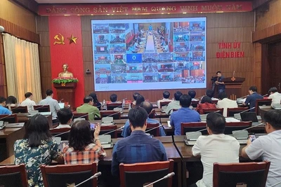 Đại biểu dự hội tại điểm cầu trung tâm thuộc Tỉnh ủy Điện Biên. 