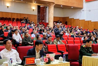 Cử tri tổ 5 Mường Thanh (cũ) thuộc phường Điện Biên Phủ, tỉnh Điện Biên bày tỏ niềm tin tưởng các ứng viên được giới thiệu ứng cử đại biểu Quốc hội tại địa bàn. 