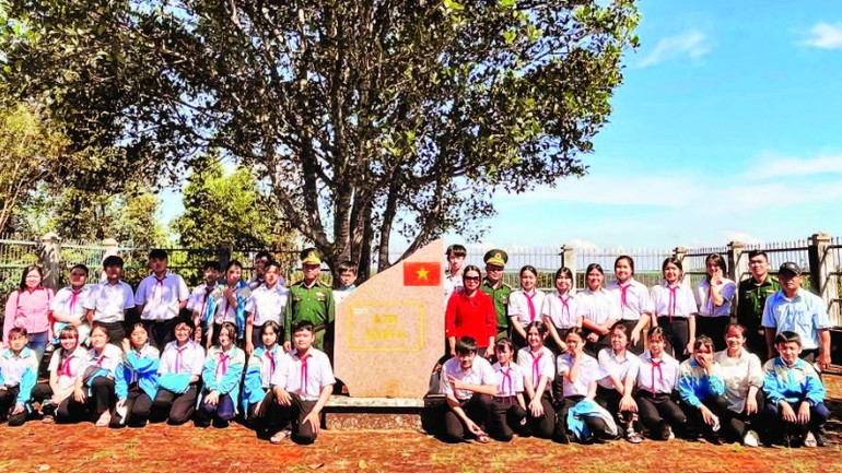 Di tích Cây mít tổ trở thành địa chỉ đỏ, là nơi để giáo dục lý tưởng cho thế hệ trẻ, điểm tham quan du lịch lịch sử của du khách. tay-nguyen-11-7-pdf-18h55-8184-4450.jpg