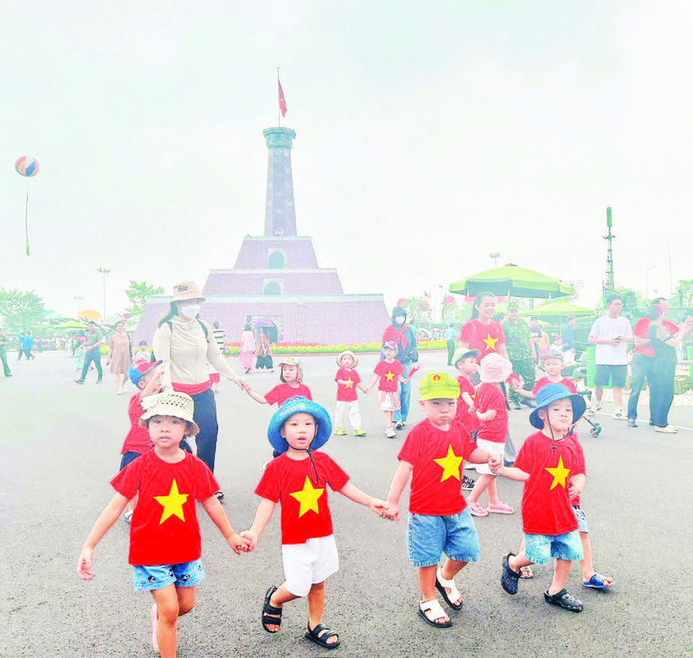 Khu trưng bày ngoài trời được nhiều du khách nhí ưa thích. sh-3-9-moi-18h-7042.jpg