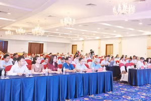 Các đại biểu tham dự hội thảo.