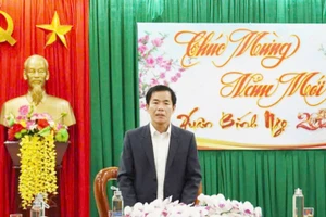 Ủy viên Trung ương Đảng, Bí thư Tỉnh ủy Quảng Trị Nguyễn Văn Phương thăm, chúc Tết cán bộ, chiến sĩ Đồn Biên phòng cửa khẩu quốc tế Lao Bảo.