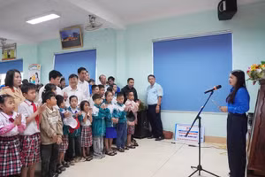 Bí thư Tỉnh đoàn Quảng Trị Trần Thị Thu phát biểu tại Lễ ra quân Tháng Thanh niên năm 2026.