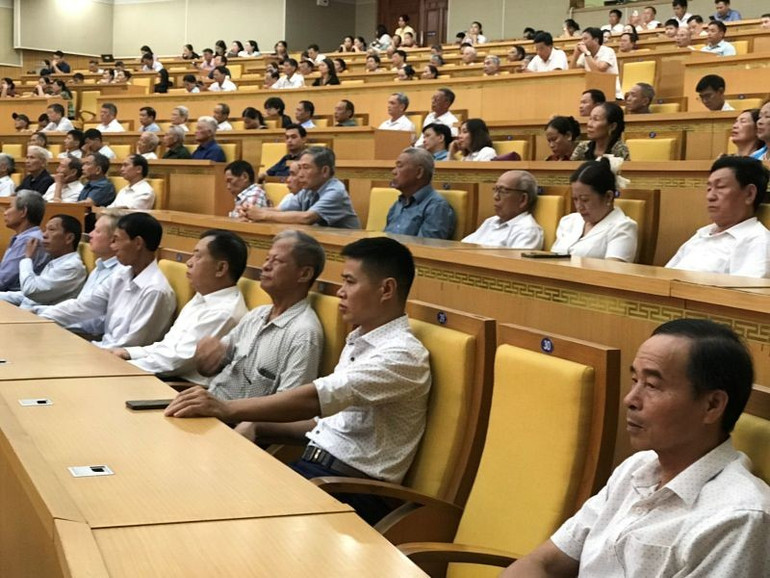 Cử tri tỉnh Hưng Yên lắng nghe Đoàn đại biểu Quốc hội tỉnh Hưng Yên báo cáo kết quả Kỳ họp thứ 9, Quốc hội khóa XV. 8-7-tiep-xuc-cu-tri-3.jpg