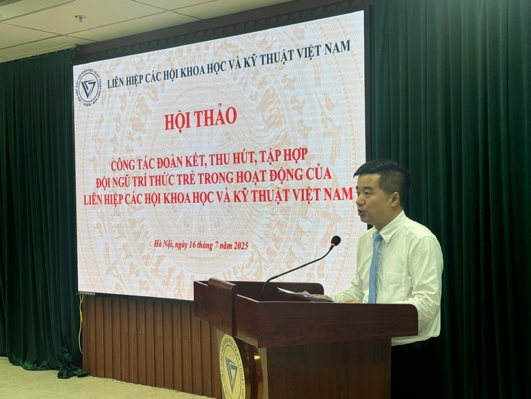 Ông Nguyễn Quyết Chiến, Tổng thư ký Liên hiệp Hội, phát biểu ý kiến tại hội thảo. anh-tri-thuc-2.jpg