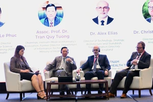 Các diễn giả chia sẻ thông tin tại sự kiện.