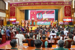 Lễ trao tặng danh hiệu Anh hùng Lực lượng vũ trang nhân dân tại Bộ Tư lệnh Quân khu 7.