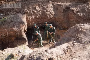 Lực lượng tìm kiếm mở rộng khu vực rãnh mới tại Công viên Lê Thị Riêng. 