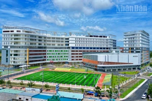 Cơ sở 2 của Trường đại học Y khoa Phạm Ngọc Thạch được đầu tư hiện đại nằm trong Cụm Y tế Tân Kiên. (Ảnh: THẾ ANH). 