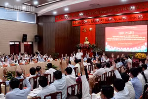 Lãnh đạo Thành phố Hồ Chí Minh và 36 xã, phường khu vực phía Tây Bắc thể hiện quyết tâm hoàn thành khám sức khỏe toàn dân. 