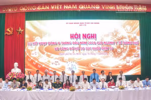 Quang cảnh lễ ký kết chương trình phối hợp giữa các bệnh viện và Ủy ban nhân dân xã, phường. 