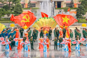 Chương trình "Đồng diễn nghệ thuật" do Quân khu 7 tổ chức.