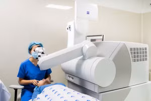 Một hệ thống phẫu thuật khúc xạ tiên tiến tại Bệnh viện Mắt Thành phố Hồ Chí Minh.