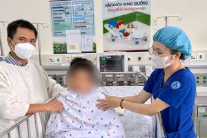 Bệnh nhi đang hồi phục sau tai nạn nghiêm trọng. 