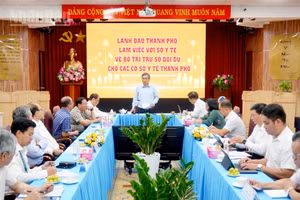 Đồng chí Nguyễn Phước Lộc, Phó Bí thư Thành ủy Thành phố Hồ Chí Minh, Chủ tịch Ủy ban Mặt trận Tổ quốc Việt Nam Thành phố chỉ đạo tại buổi làm việc.