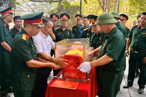 Lễ cất bốc, di dời hài cốt liệt sĩ Nguyễn Sông Thao. 