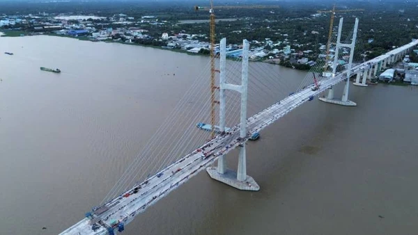 Tỉnh Bến Tre tập trung đẩy nhanh tiến độ xây dựng các công trình trọng điểm. (Ảnh: HOÀNG TRUNG)