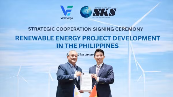 Ông Andre Pablo G. Fausto, Chủ tịch NKS Renewables (trái) và ông Nguyễn Anh Khoa, Tổng Giám đốc VinEnergo (phải) tại buổi lễ ký kết hợp tác giữa hai bên.