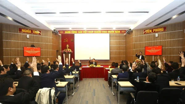 100% cử tri có mặt tại Hội nghị nhất trí giới thiệu đồng chí Vũ Hải Quân, Ủy viên Trung ương Đảng, Thứ trưởng Thường trực Bộ Khoa học và Công nghệ ứng cử đại biểu Quốc hội khóa XVI.