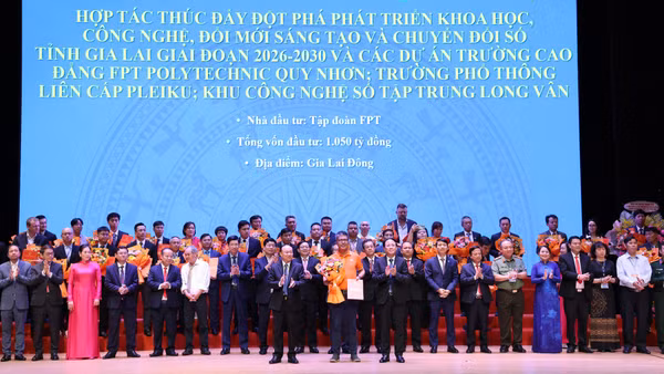 Đại diện FPT nhận hợp tác thúc đẩy đột phá phát triển Khoa học, Công nghệ, Đổi mới sáng tạo và Chuyển đổi số tỉnh Gia Lai giai đoạn 2026-2030.