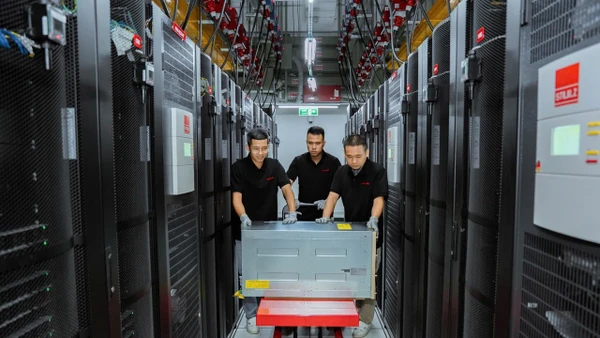 Hệ thống siêu máy tính B200 có hiệu năng lên tới 1,5 ExaFLOPs FP8, tương đương 1.500 triệu tỷ phép tính mỗi giây.