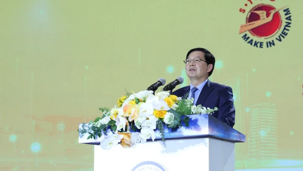 Phó Thủ tướng Hồ Quốc Dũng phát biểu tại Diễn đàn quốc gia về phát triển doanh nghiệp công nghệ số Việt Nam 2025 (Make in Vietnam 2025).