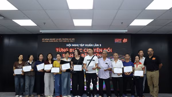 Các đaị biểu tham dự tập huấn "Từng bước chuyển đổi sinh kế bền vững: Từ buôn bán, giết mổ chó mèo sang các ngành nghề phát triển bền vững, an toàn và văn minh"