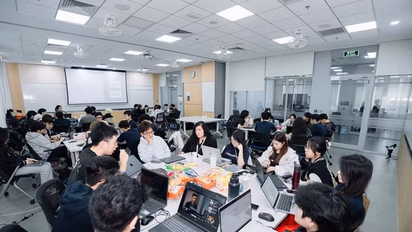 Asian Hackathon for Green Future hướng tới trở thành nền tảng thúc đẩy giao lưu, hợp tác xuyên biên giới của giới trẻ khu vực để phát triển những giải pháp thiết thực cho cộng đồng. Ảnh: Trường Đại học VinUni.