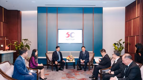 Thủ tướng Thái Lan Anutin Charnvirakul tại buổi gặp gỡ với đại diện FPT trong chuyến thăm Việt Nam từ 8-9/6.