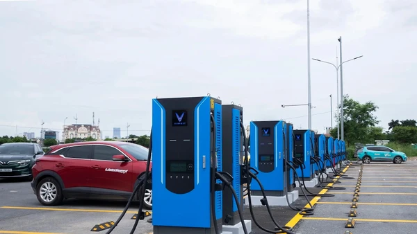 V-Green đầu tư 10.000 tỷ đồng để triển khai 99 siêu trạm sạc.