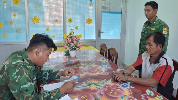 Đối tượng làm việc tại cơ quan chức năng.