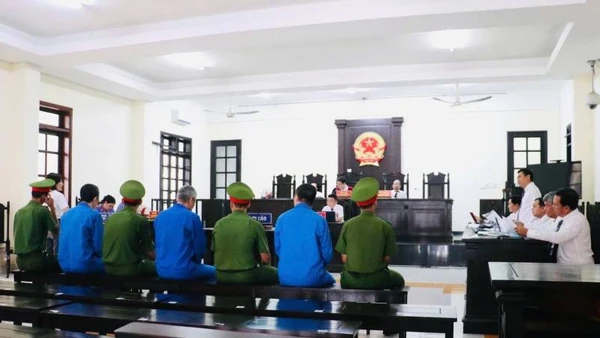 Tòa án nhân dân Khu vực 5, tỉnh Vĩnh Long mở phiên tòa xét xử vụ án sai phạm xảy ra tại Sở Văn hóa, Thể thao và Du lịch tỉnh Bến Tre (cũ).